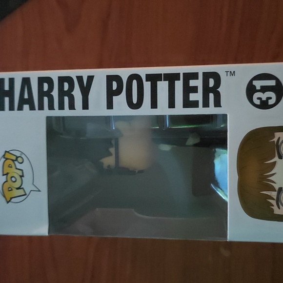 Funko Harry Potter Pop Vinyl Figure with Glasses and Scarf - Picture 4 of 6